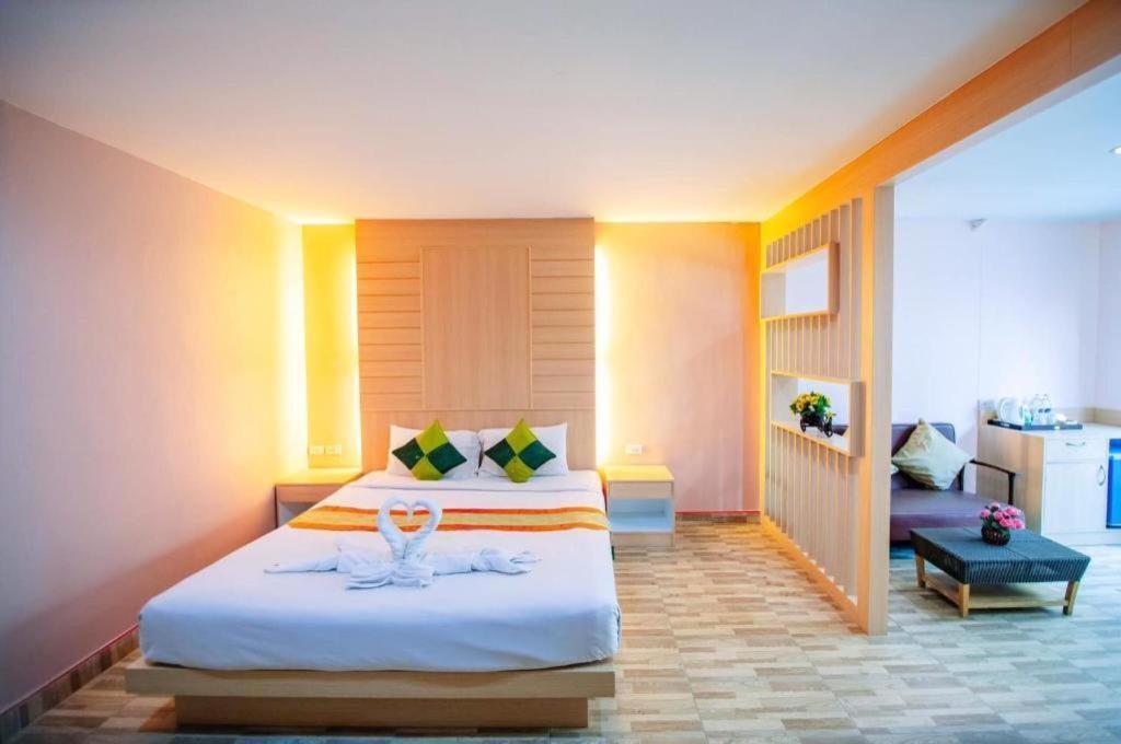 Oyo 343 Wanna Marine Hotell Patong Eksteriør bilde
