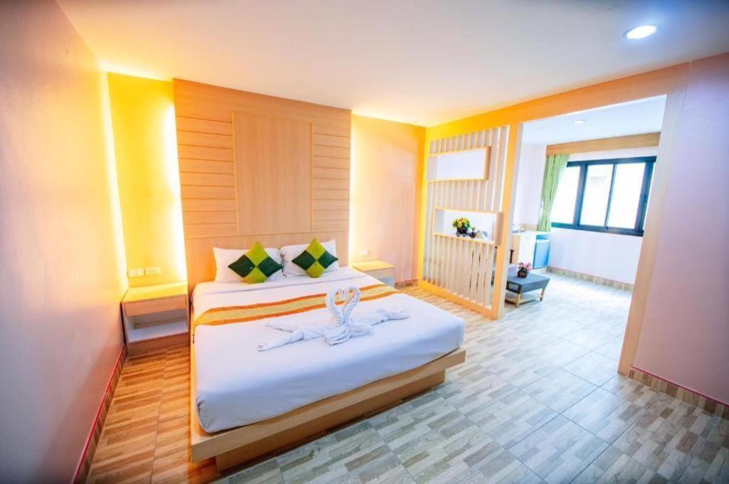 Oyo 343 Wanna Marine Hotell Patong Eksteriør bilde